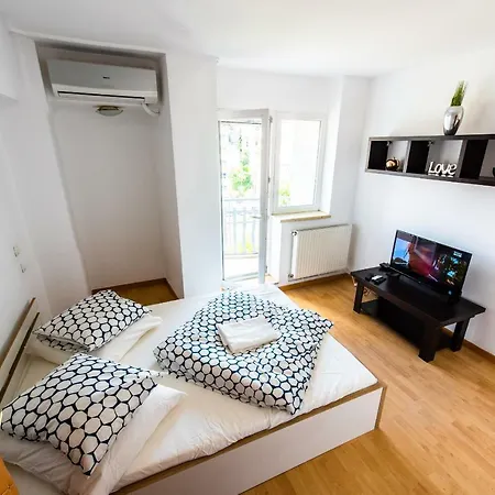 Appartement City Center River View Boekarest