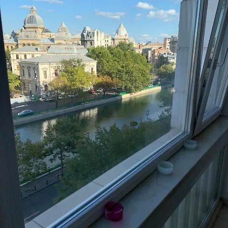 City Center River View Appartement Boekarest